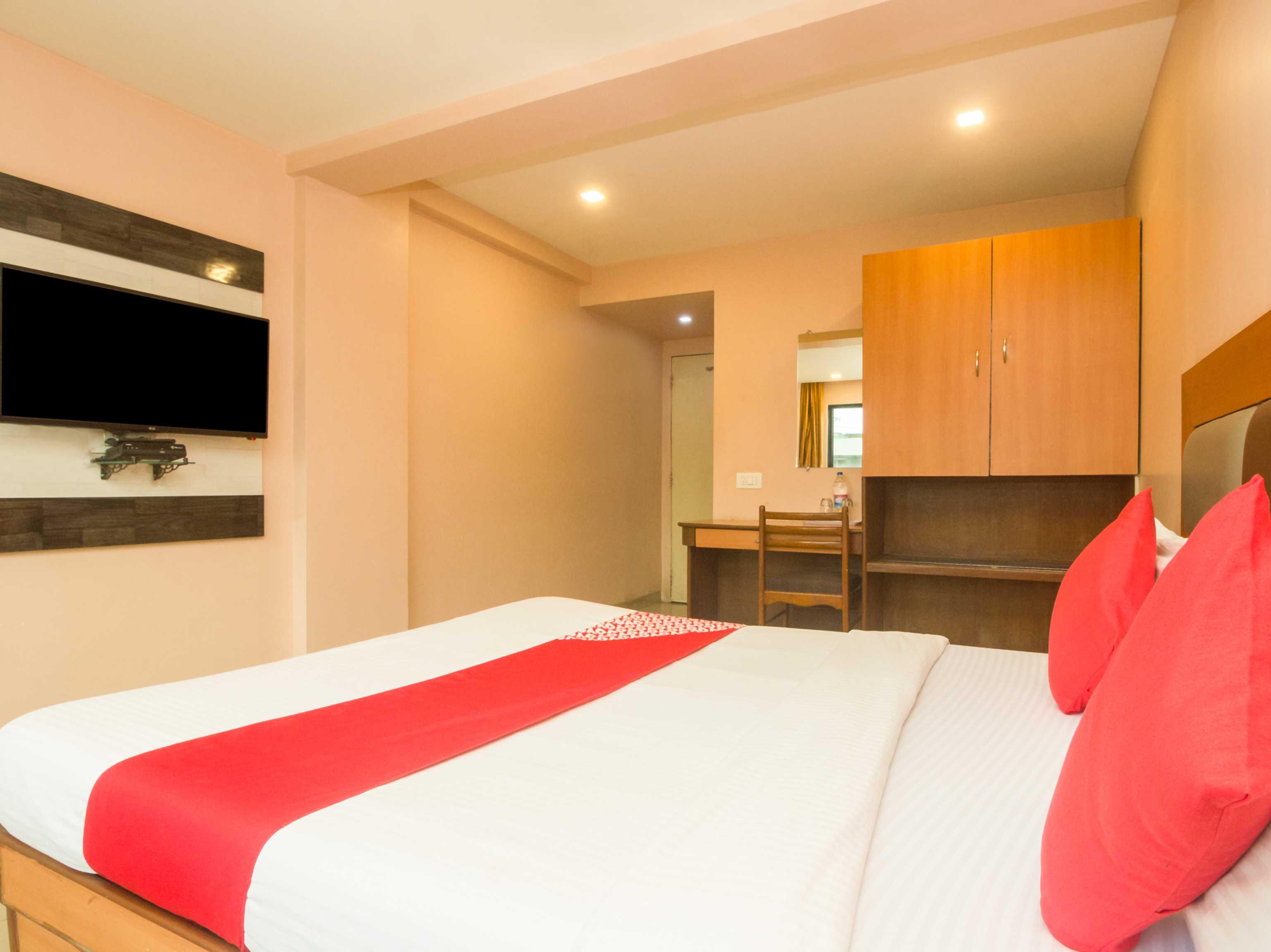Oyo Hotel Sarovar Grand Kalamboli Exteriér fotografie