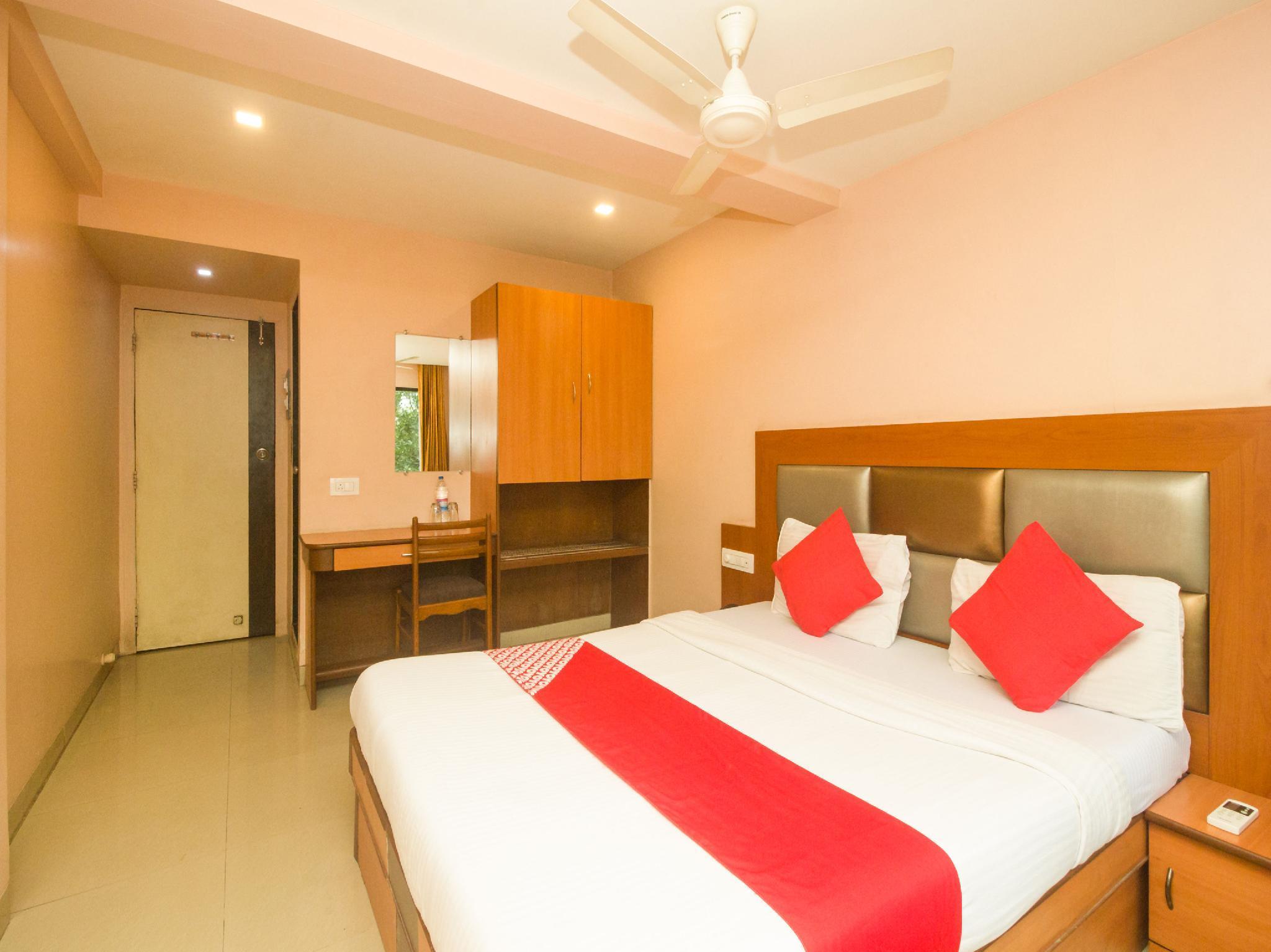 Oyo Hotel Sarovar Grand Kalamboli Exteriér fotografie