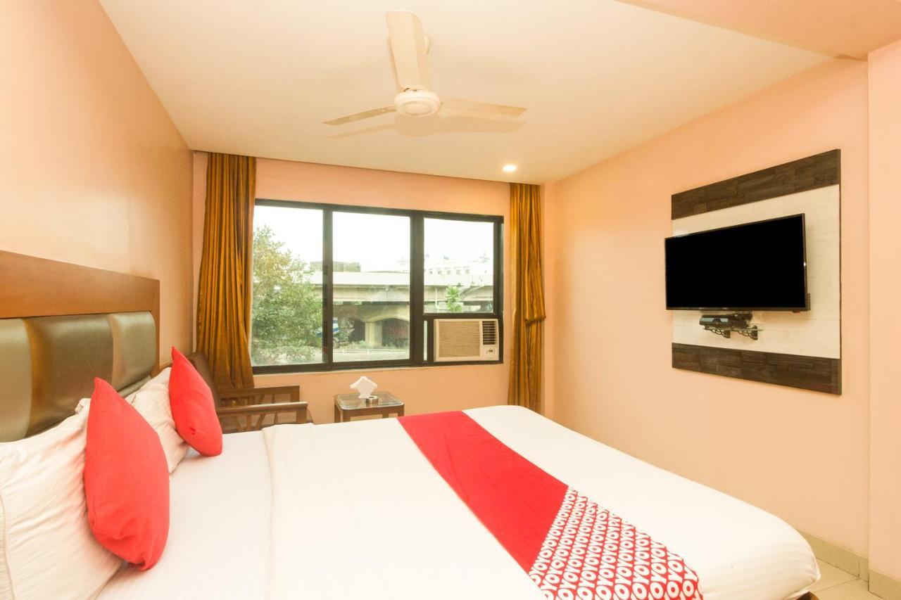 Oyo Hotel Sarovar Grand Kalamboli Exteriér fotografie