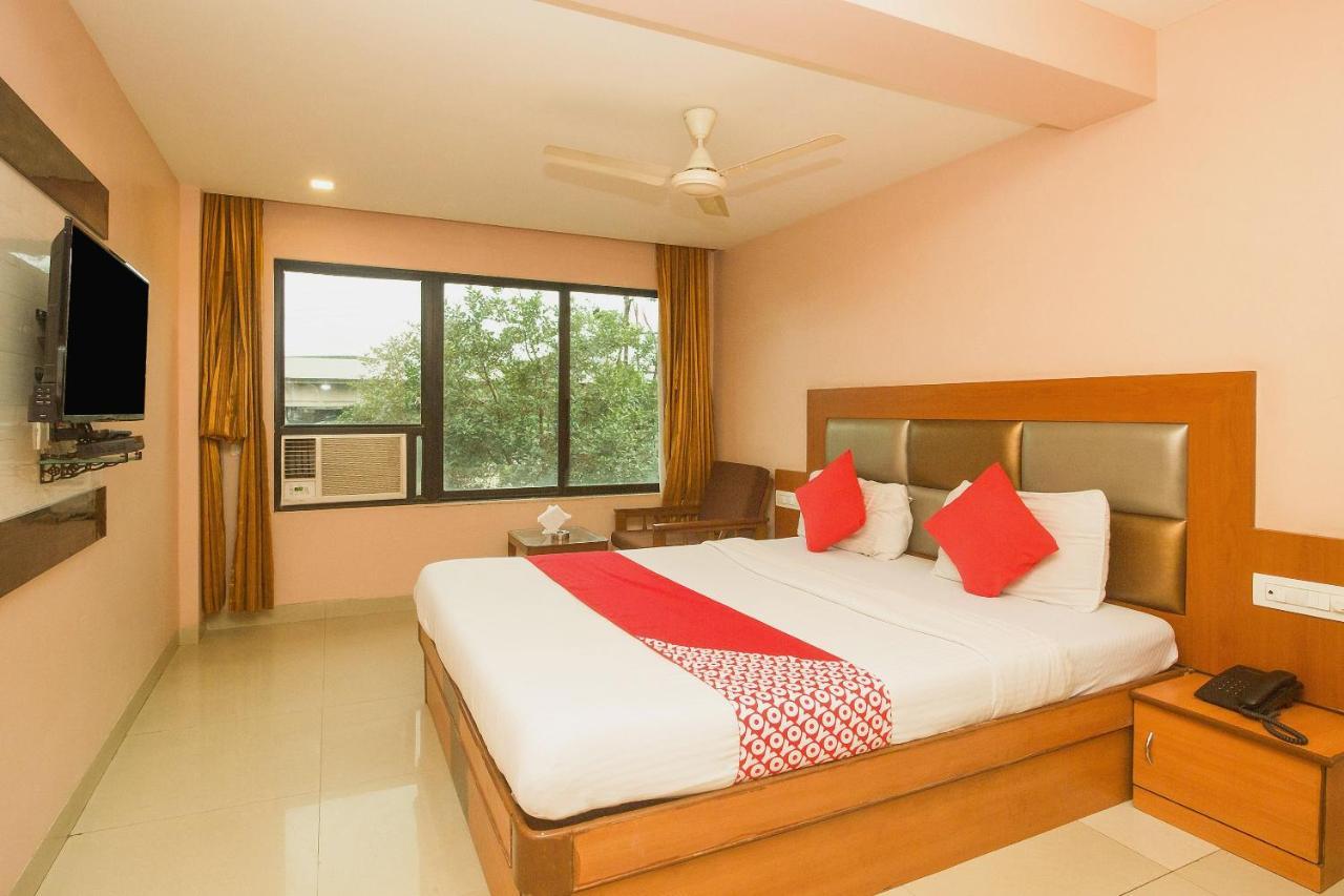 Oyo Hotel Sarovar Grand Kalamboli Exteriér fotografie