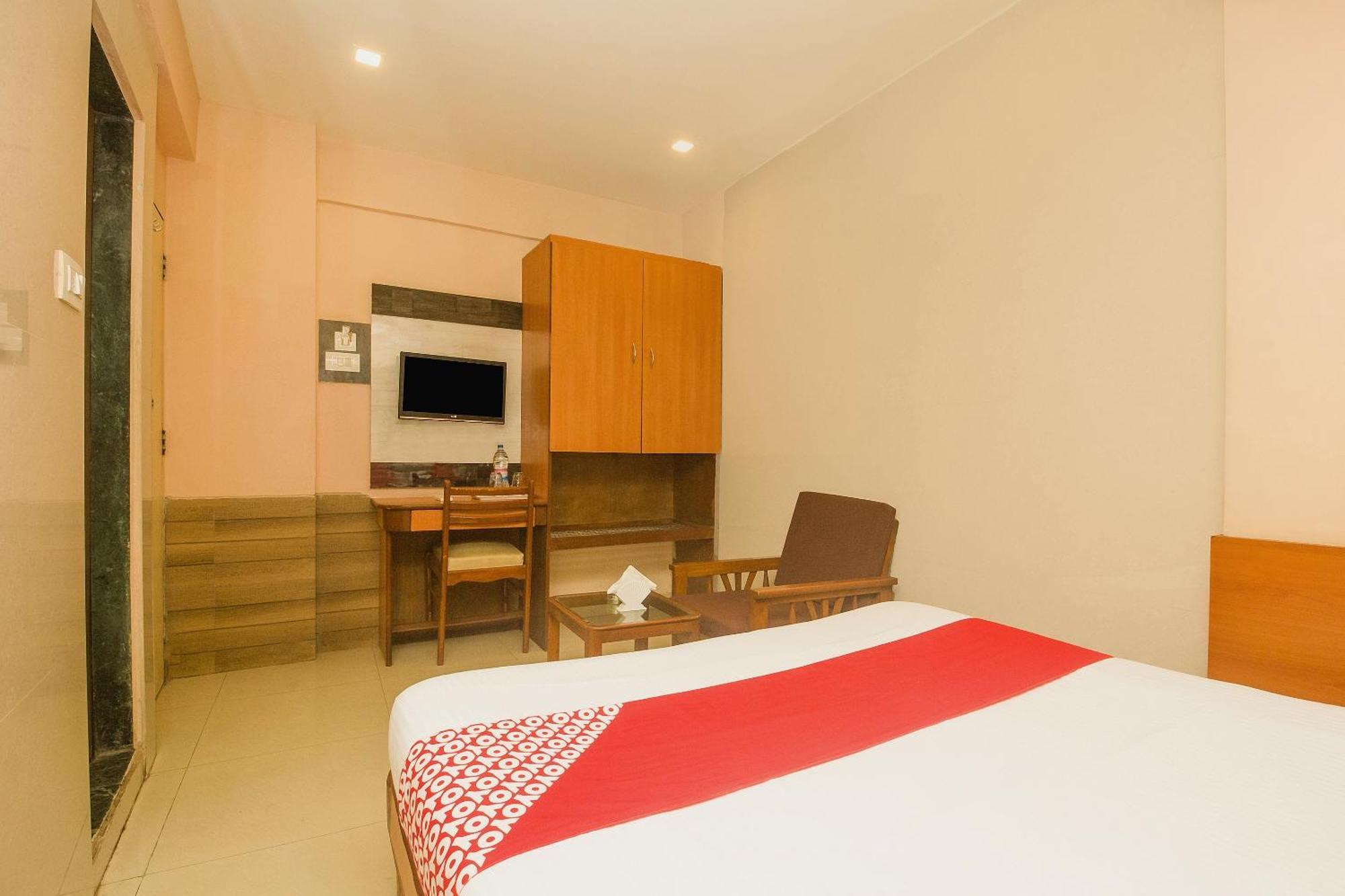 Oyo Hotel Sarovar Grand Kalamboli Exteriér fotografie