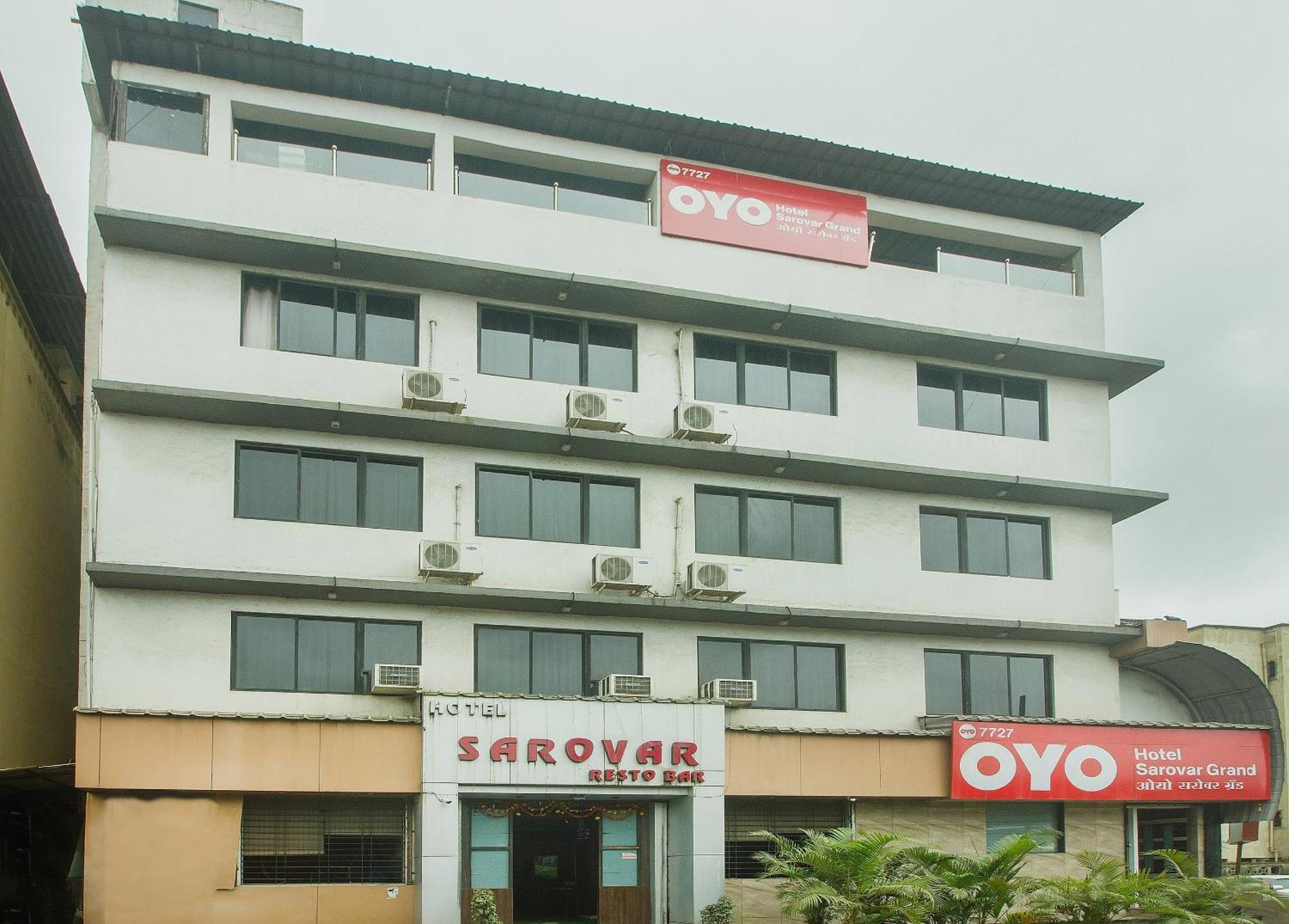 Oyo Hotel Sarovar Grand Kalamboli Exteriér fotografie