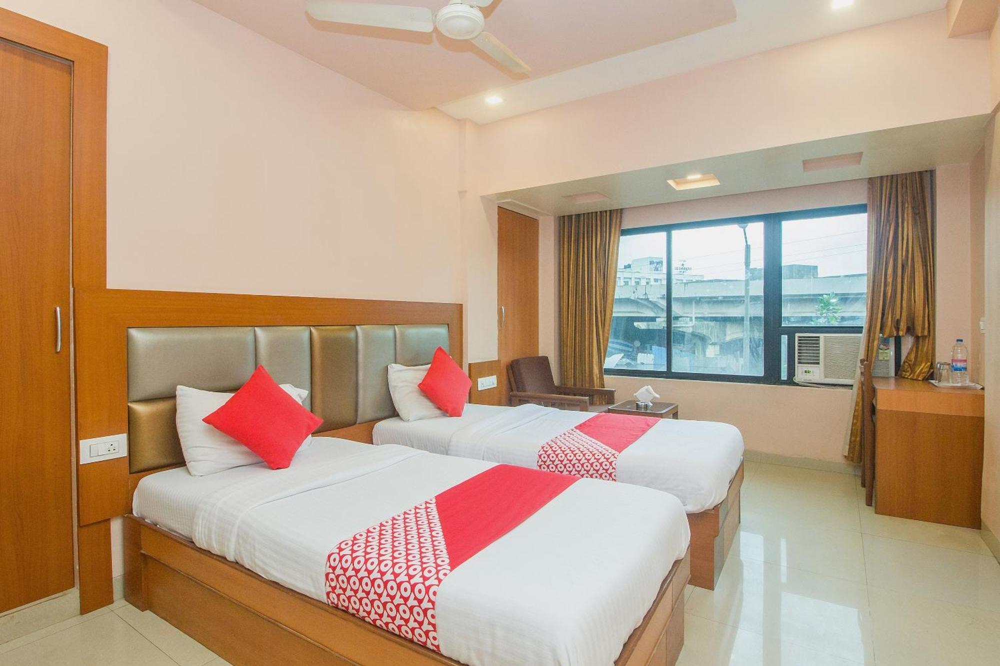 Oyo Hotel Sarovar Grand Kalamboli Exteriér fotografie