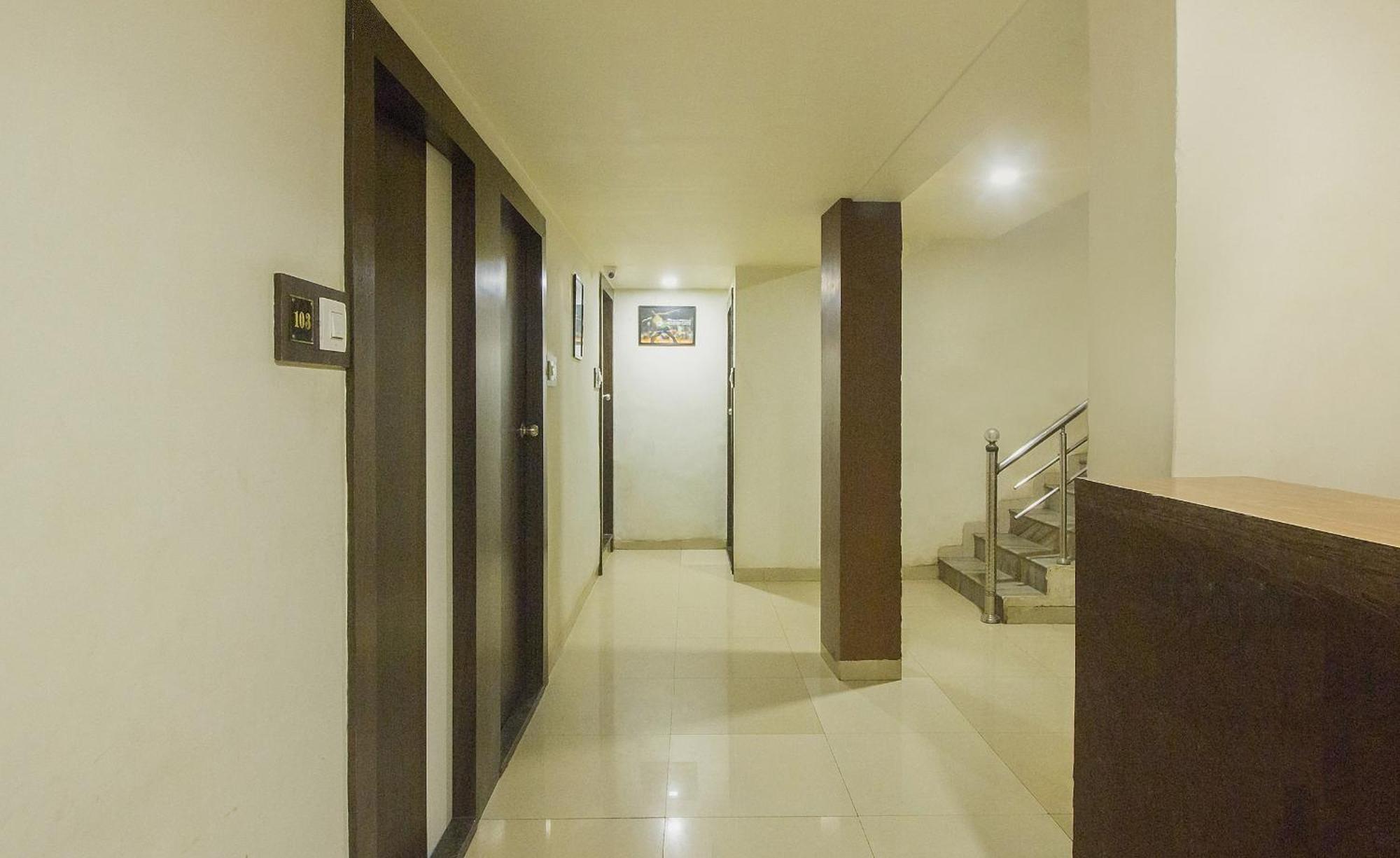 Oyo Hotel Sarovar Grand Kalamboli Exteriér fotografie